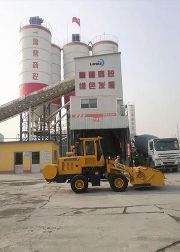 魯碧商砼小型清掃車使用現(xiàn)場